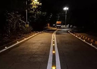 2 Sided Solar Powered Road Marker for Enhanced Safety