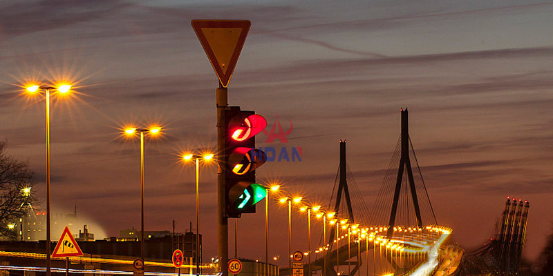 Traffic-Lights-Make-Driving-Safe