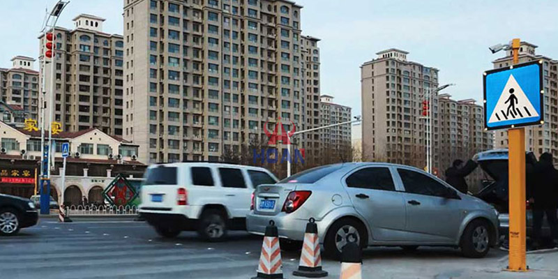 solar-powered-traffic-signs
