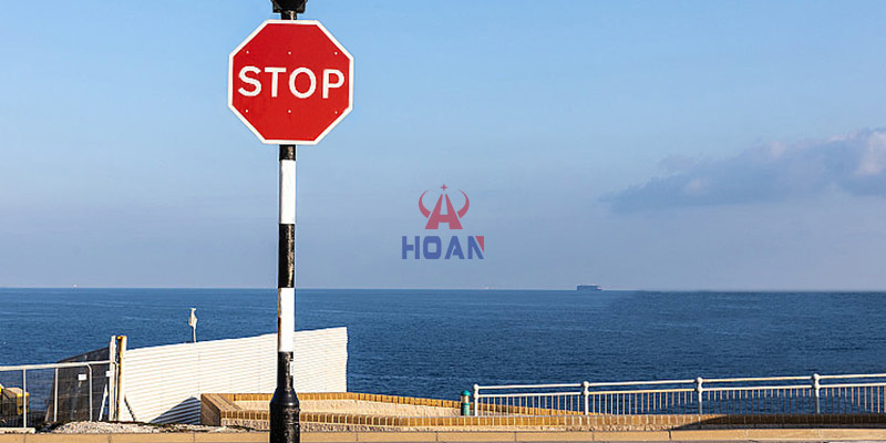 solar-powered-traffic-signs