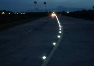 How Solar Road Studs Improve Road Safety in Country City？